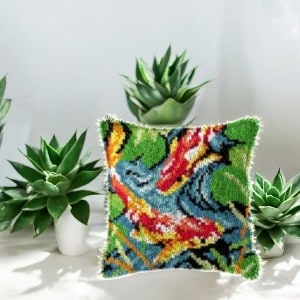 coussin-canevas-carpe-koi-1