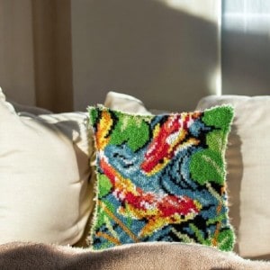 coussin-canevas-carpe-koi-2