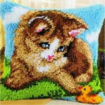 Coussin canevas chat ancien