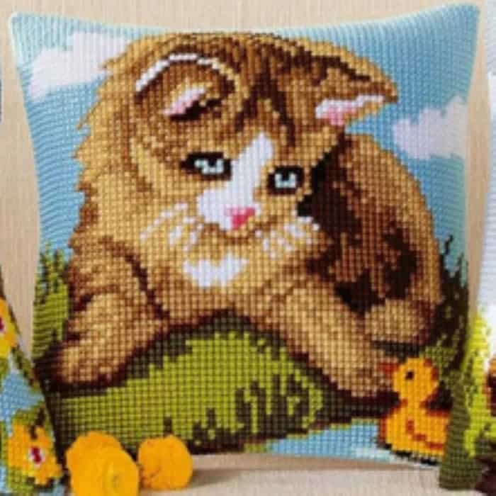 coussin-canevas-chaton-1