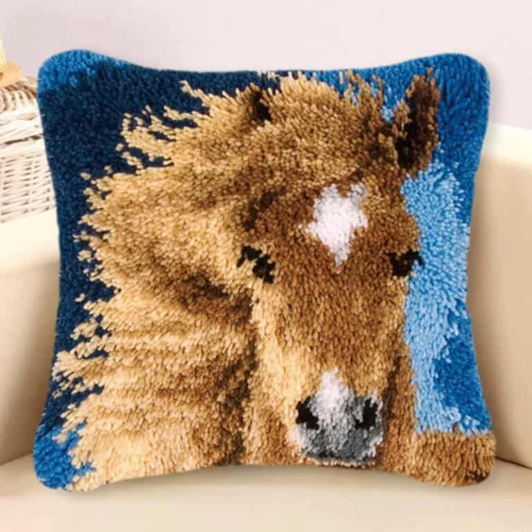Coussin canevas cheval