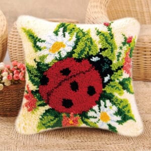 coussin-canevas-coccinelle-1