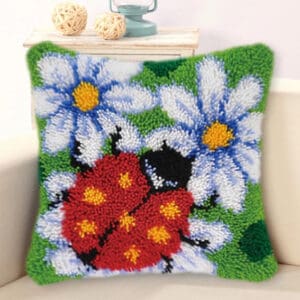 coussin-canevas-coccinelle-3