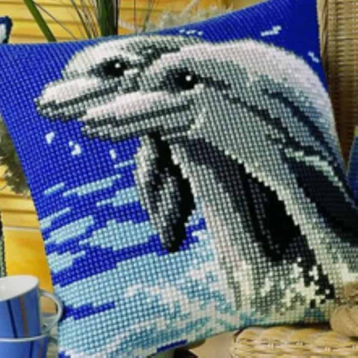 coussin-canevas-dauphin-2