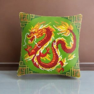 coussin-canevas-dragon-1