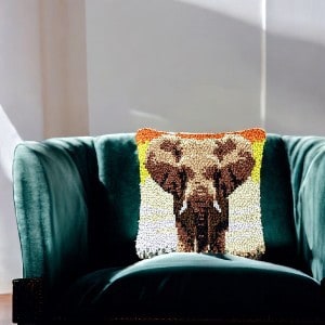 coussin-canevas-elephant-1