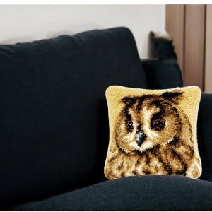 coussin-canevas-hibou-1