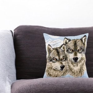 coussin-canevas-loup-1