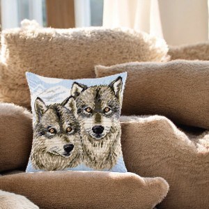 coussin-canevas-loup-2