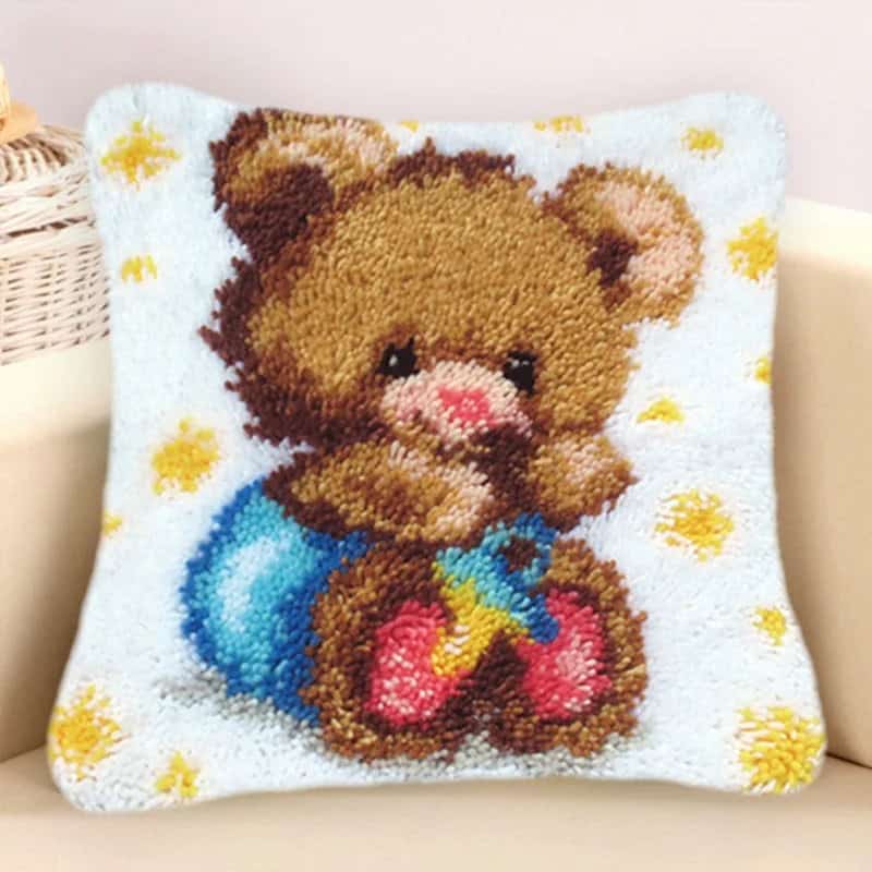 coussin-canevas-ours-1