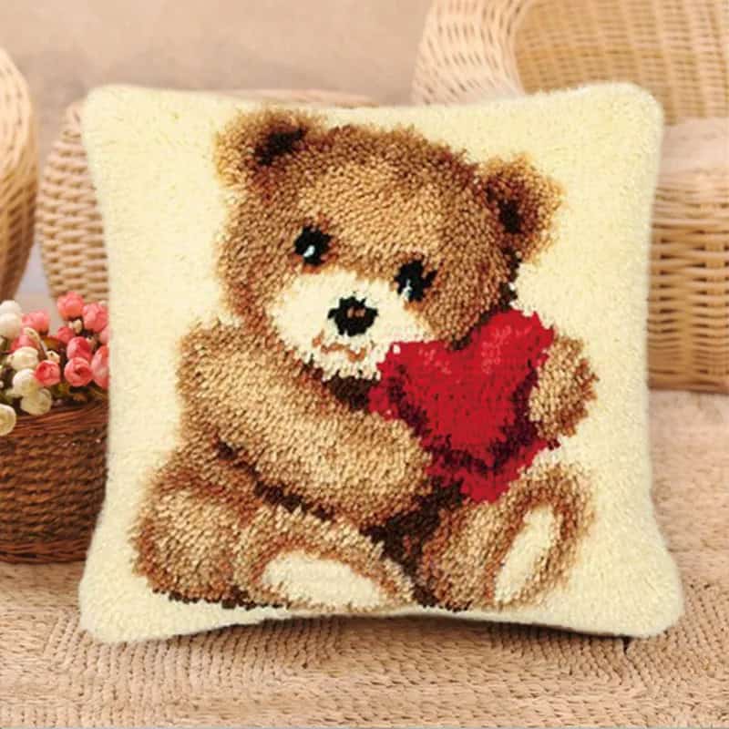 coussin-canevas-ours-4