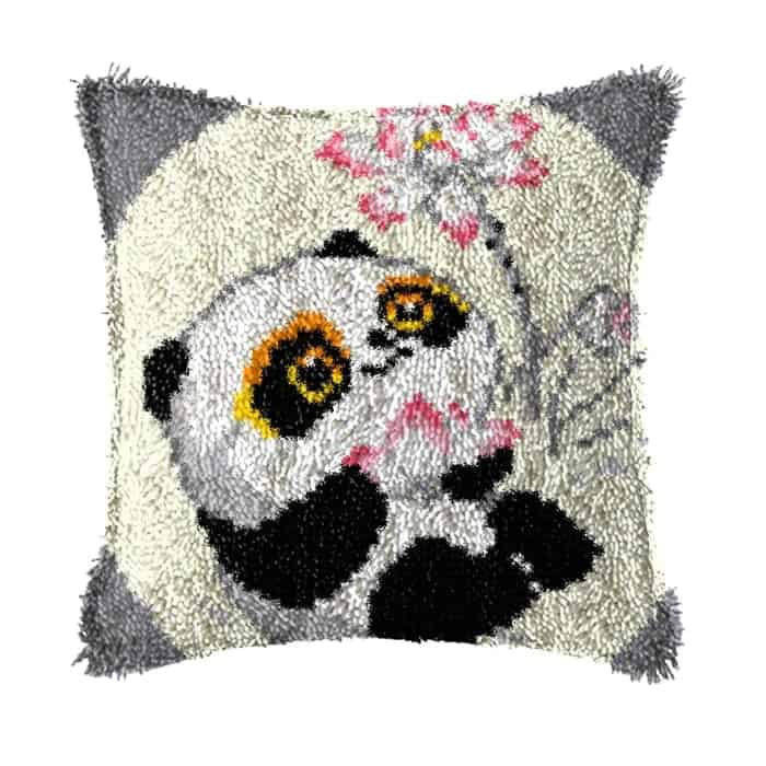 coussin-canevas-panda-2