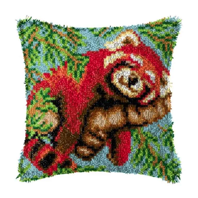 Coussin canevas panda roux