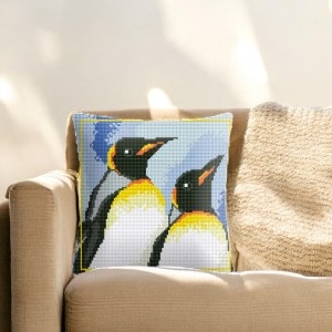 coussin-canevas-pingouin-1