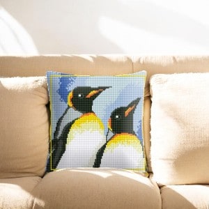 coussin-canevas-pingouin-2