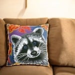 coussin-canevas-raton-laveur-1