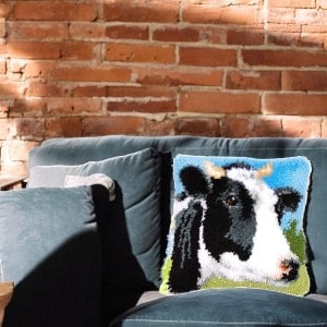 coussin-canevas-vache-1